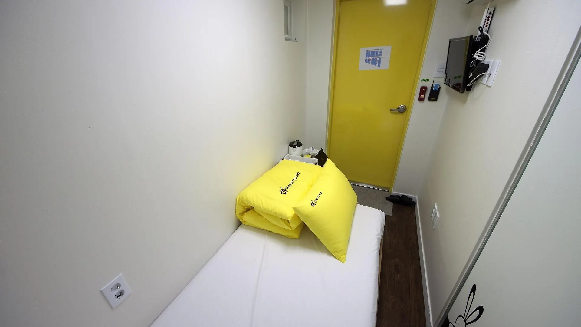 24 Guesthouse Myeongdong Town Soul 2*,