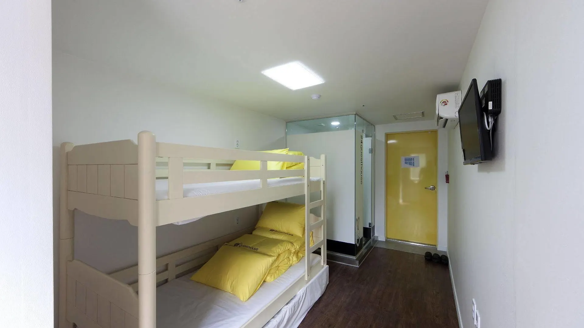24 Guesthouse Myeongdong Town Soul